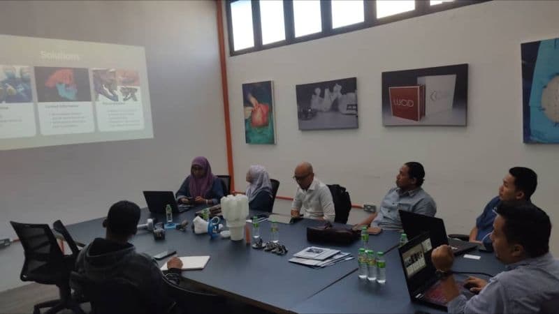UTeM manufacturing team exploring 3D Gens additive manufacturing technology and materials