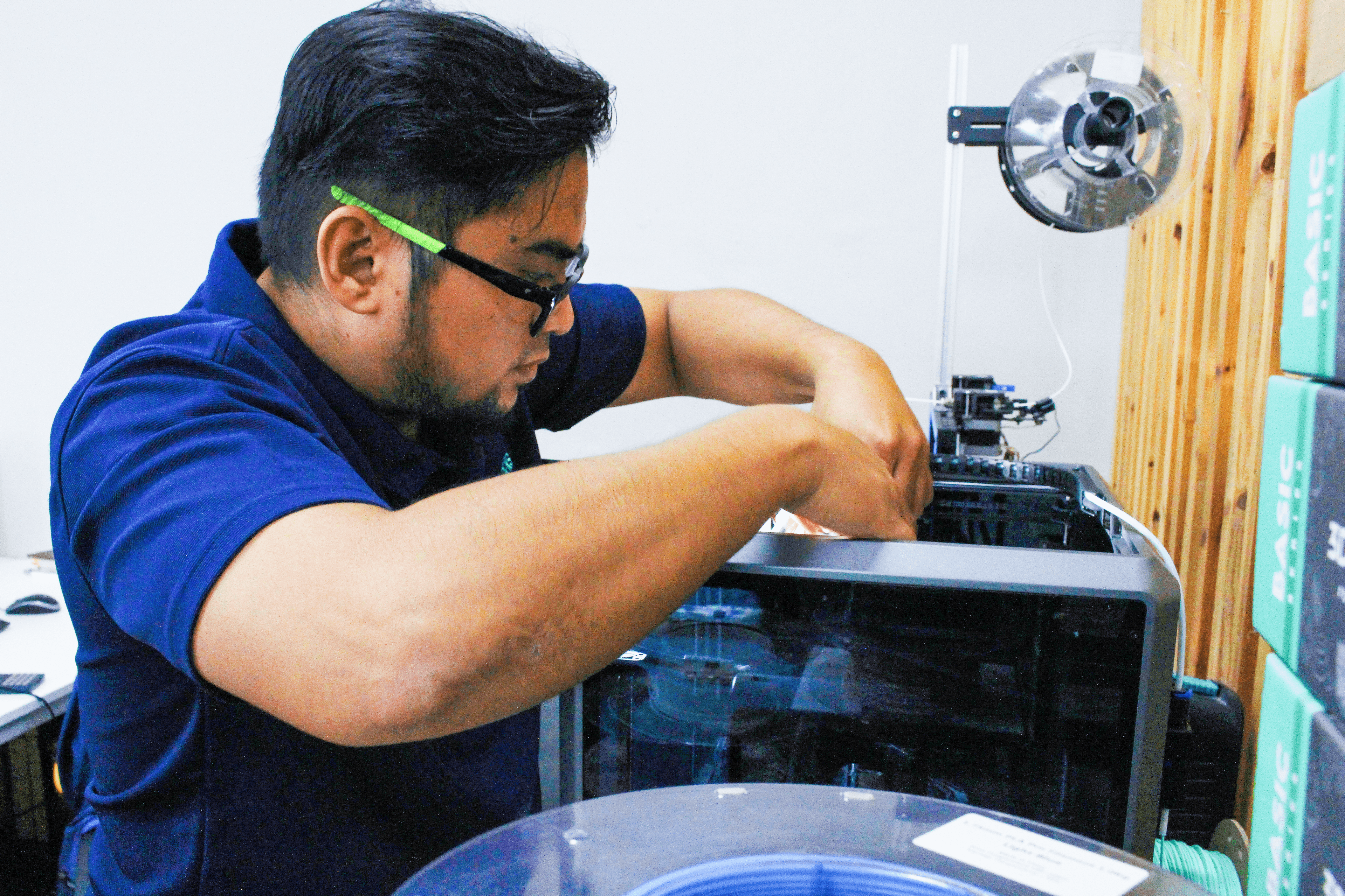 Installing a 3D printer training session